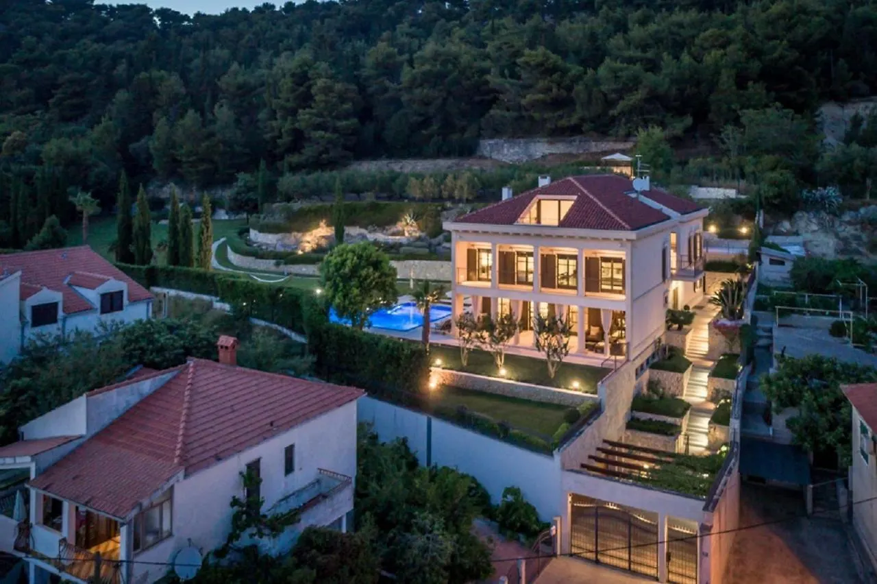 Exclusive Villa Marnano - Split center 0*,